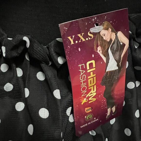 Short black and white polka dotted skirt with attached black leggings - Picture 3 of 3